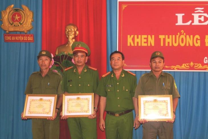 CA tỉnh Sóc Trăng: Khen thưởng đột xuất cho CA xã Phước Đông (Gò Dầu) 